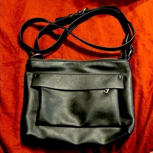 Universal Thread Crossbody